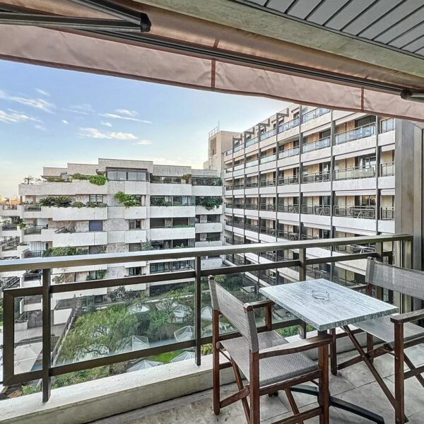 Cannes : studio de prestige avec terrasse au calme et en centre ville