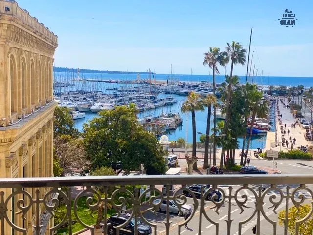 Cannes : bel appartement avec terrasse et vue sur le vieux port