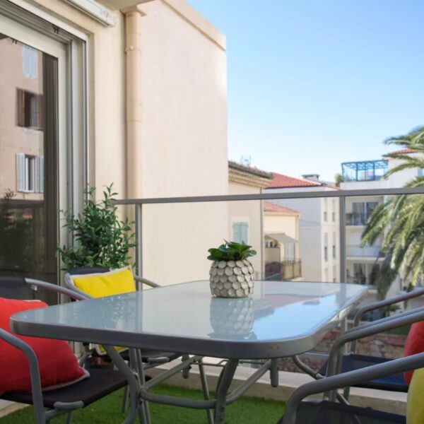 Cannes : bel appartement à côté du Vieux port avec terrasse