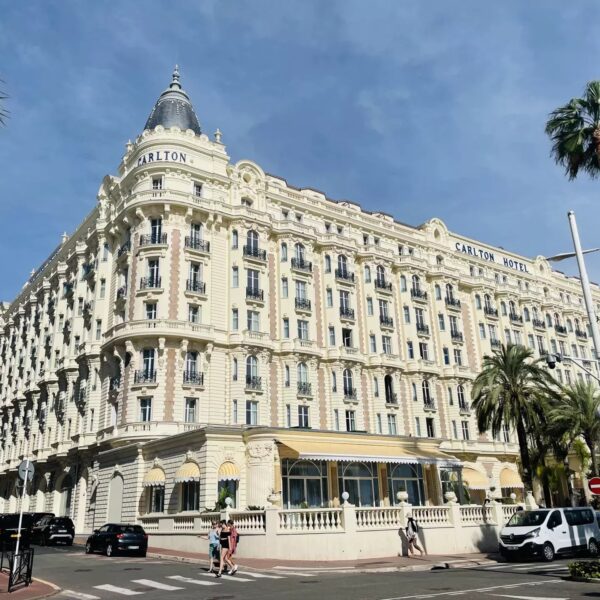 Cannes : studio de prestige avec terrasse au calme et en centre ville