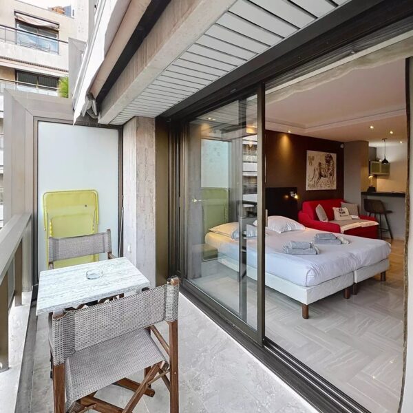 Cannes : studio de prestige avec terrasse au calme et en centre ville