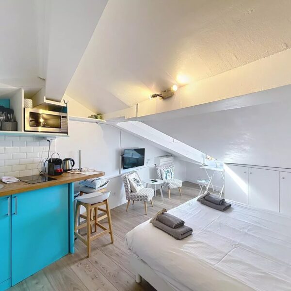 Cannes: pretty studio with view of Le Suquet