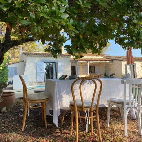 Mougins : Villa de charme avec piscine dans la pinède