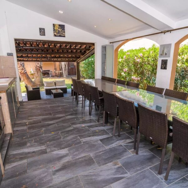 Maison familiale Mougins : 2 étages, piscine et extérieurs aménagés