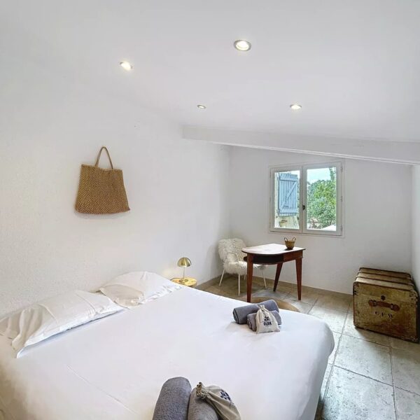 Mougins : Villa de charme avec piscine dans la pinède