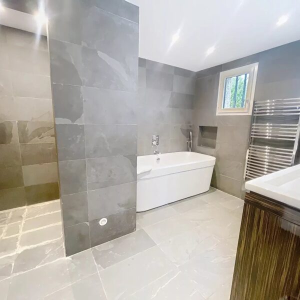 Mougins : Villa de charme avec piscine dans la pinède