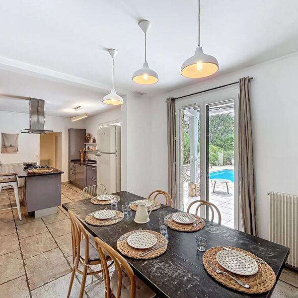 Mougins: Charming villa with swimming pool in the pine forest