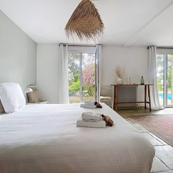 Mougins : Villa de charme avec piscine dans la pinède