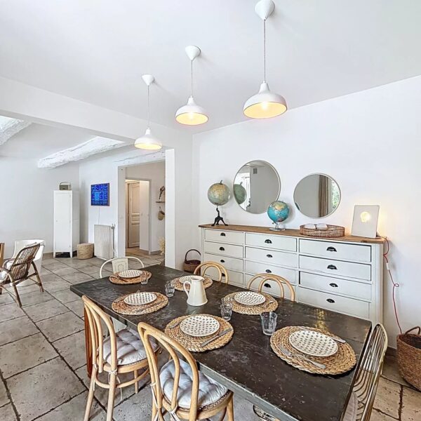 Mougins: Charming villa with swimming pool in the pine forest