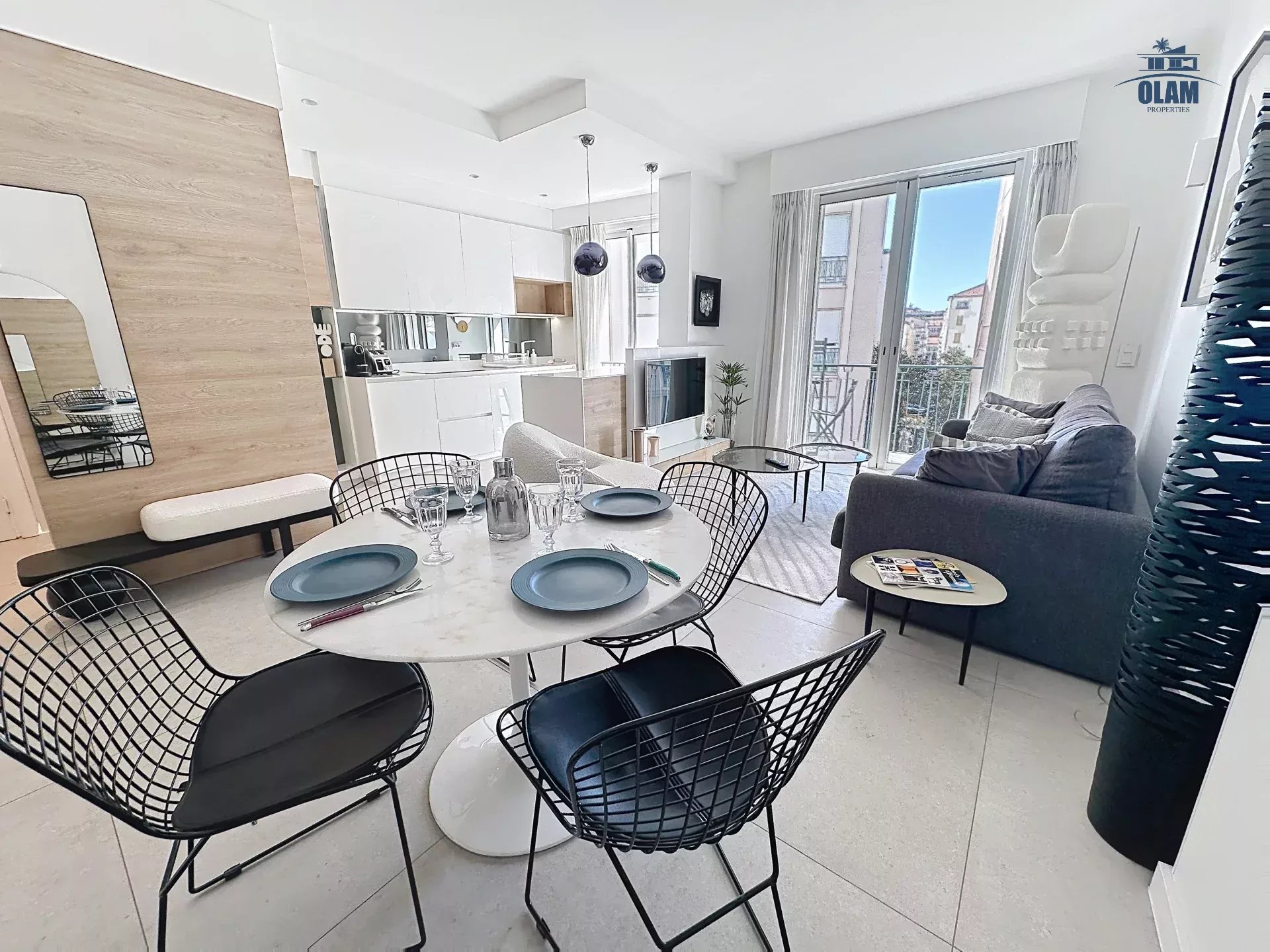 Apartment Cannes: 2-bedrooms luxury apartment, balcony, prestigious residence, city center