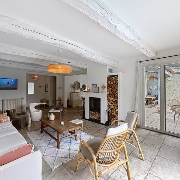 Mougins : Villa de charme avec piscine dans la pinède