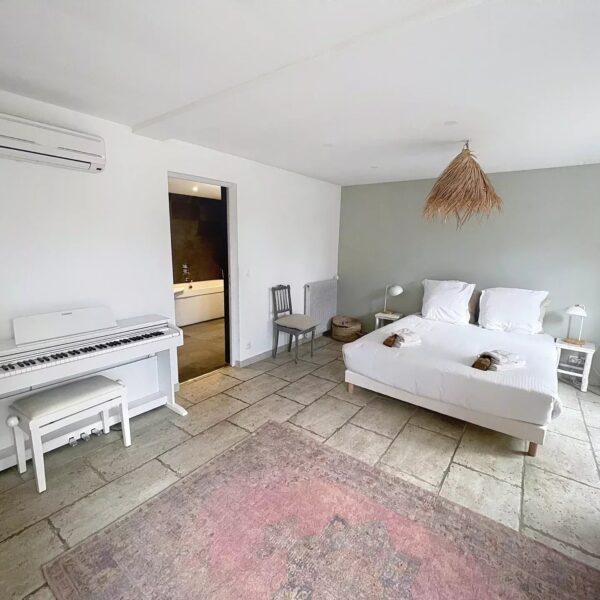 Mougins : Villa de charme avec piscine dans la pinède