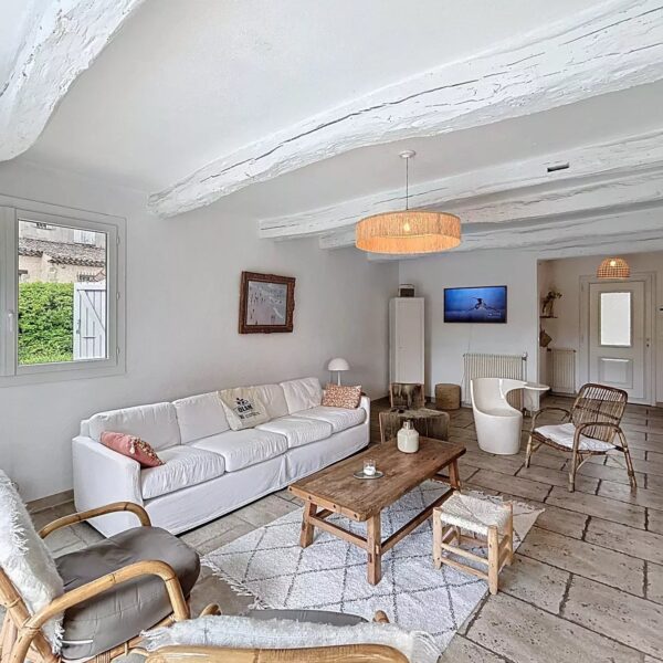 Mougins: Charming villa with swimming pool in the pine forest