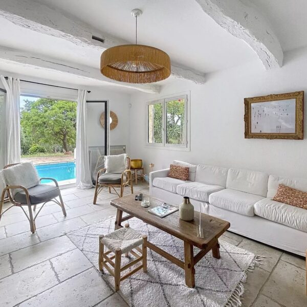 Mougins : Villa de charme avec piscine dans la pinède