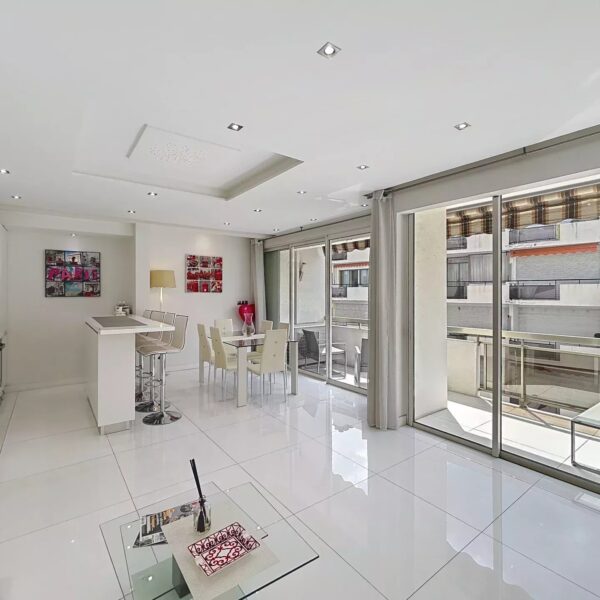 Appartement Cannes : moderne, 2 chambres, terrasse, proche Croisette
