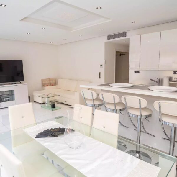 Apartment Cannes: modern, 2-bedrooms, terrace, near Croisette