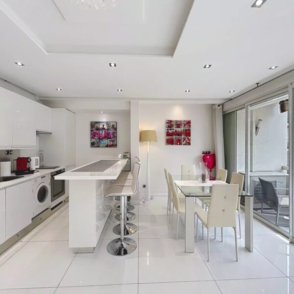 Appartement Cannes : moderne, 2 chambres, terrasse, proche Croisette