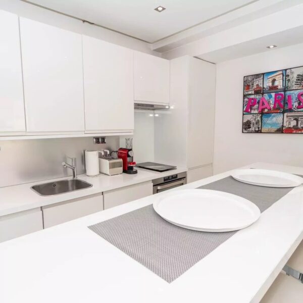 Apartment Cannes: modern, 2-bedrooms, terrace, near Croisette