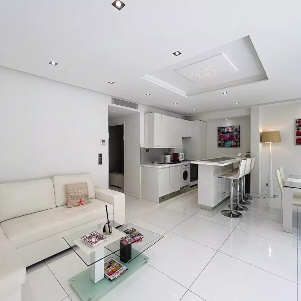 Apartment Cannes: modern, 2-bedrooms, terrace, near Croisette