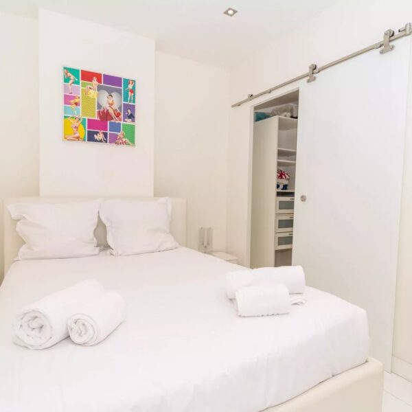 Apartment Cannes: modern, 2-bedrooms, terrace, near Croisette