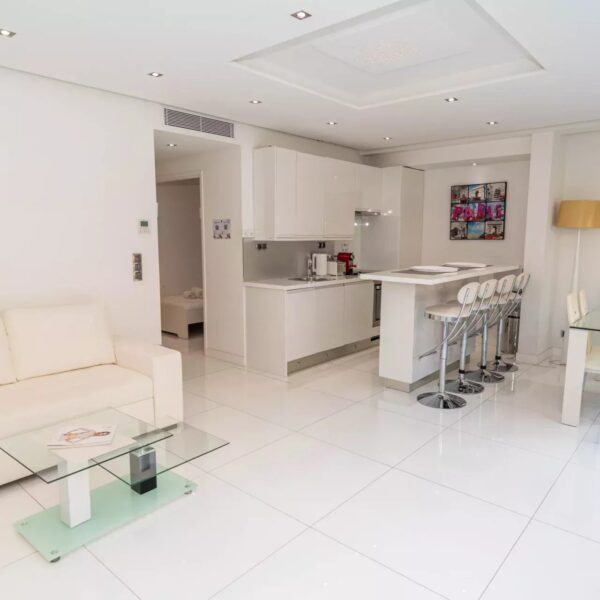 Appartement Cannes : moderne, 2 chambres, terrasse, proche Croisette