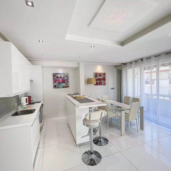 Apartment Cannes: modern, 2-bedrooms, terrace, near Croisette