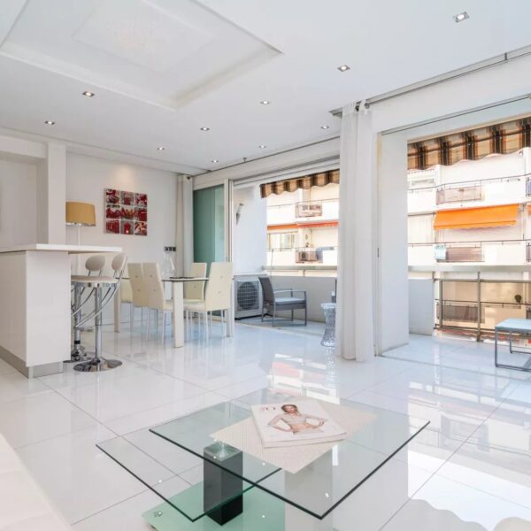 Appartement Cannes : moderne, 2 chambres, terrasse, proche Croisette