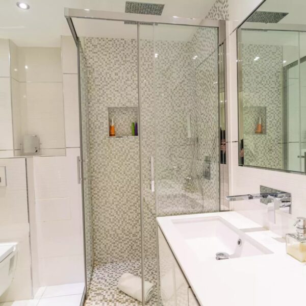 Apartment Cannes: modern, 2-bedrooms, terrace, near Croisette