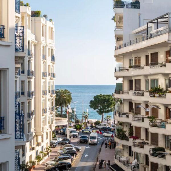Appartement Cannes : moderne, 2 chambres, terrasse, proche Croisette