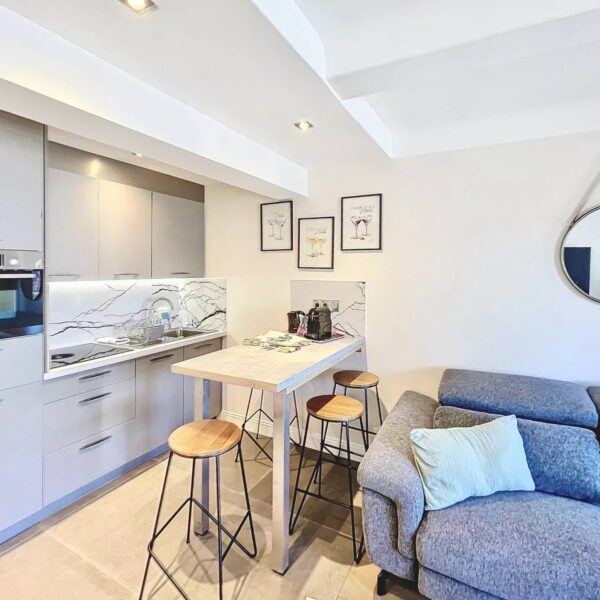 Apartment Cannes Croisette : 2-bedrooms renovated, near Palais des Festivals