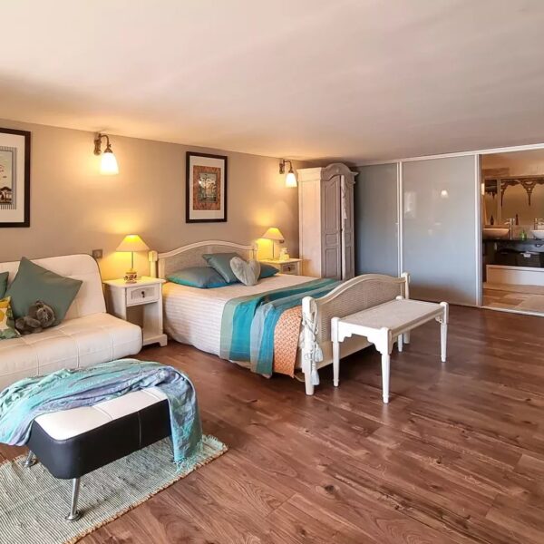 Propriété Familiale Le Cannet: 8 bedrooms, private park, reception rooms, six bedrooms, independent studio