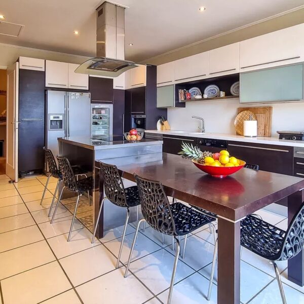 Propriété Familiale Le Cannet: 8 bedrooms, private park, reception rooms, six bedrooms, independent studio