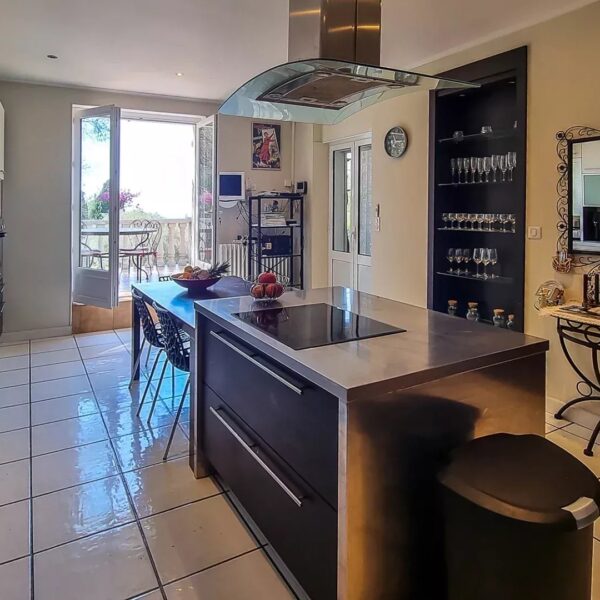 Propriété Familiale Le Cannet: 8 bedrooms, private park, reception rooms, six bedrooms, independent studio