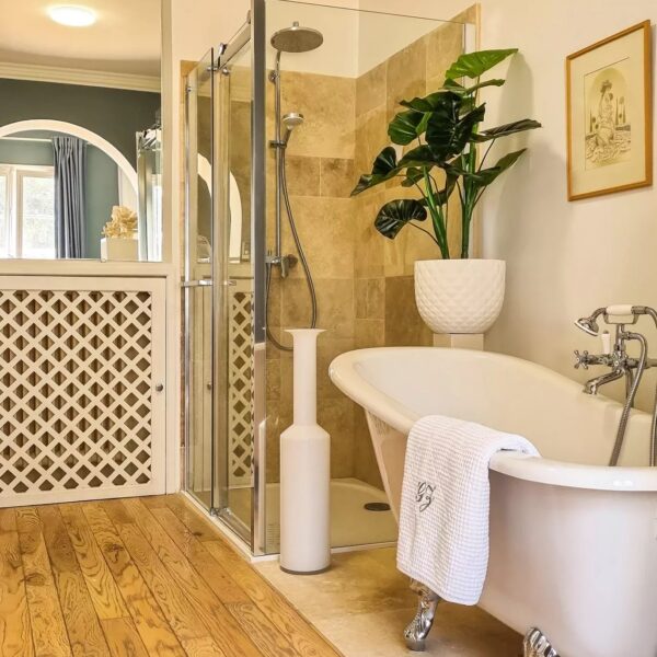 Propriété Familiale Le Cannet: 8 bedrooms, private park, reception rooms, six bedrooms, independent studio