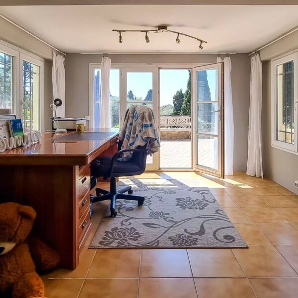 Propriété Familiale Le Cannet: 8 bedrooms, private park, reception rooms, six bedrooms, independent studio