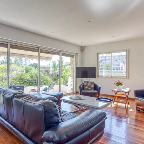 Cannes, quiet 3 bedroom villa with swimming pool