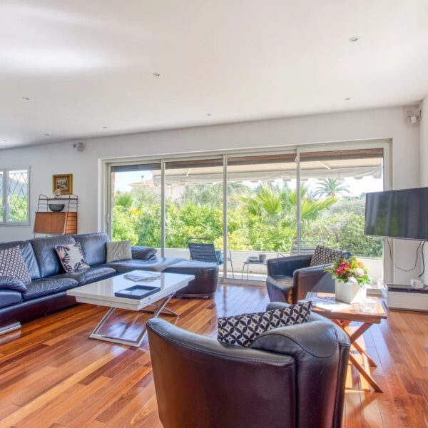 Cannes, quiet 3 bedroom villa with swimming pool