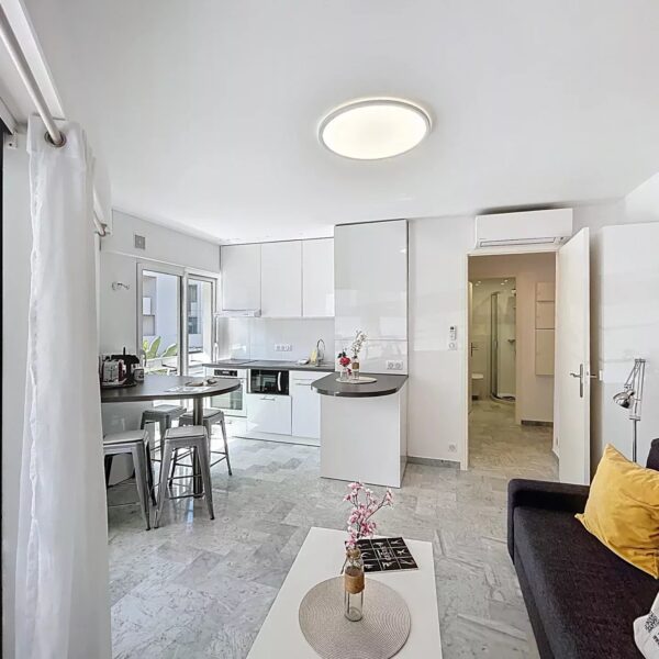 Cannes: 2-room apartment 1076 ft from the beaches