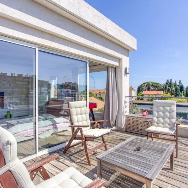 Cannes, quiet 3 bedroom villa with swimming pool