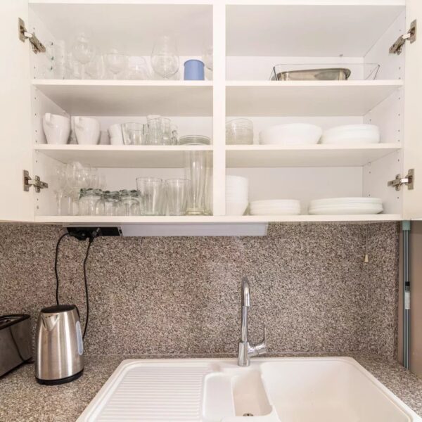 Apartment Cannes Centre : 1-bedroom, balcony, residential parking