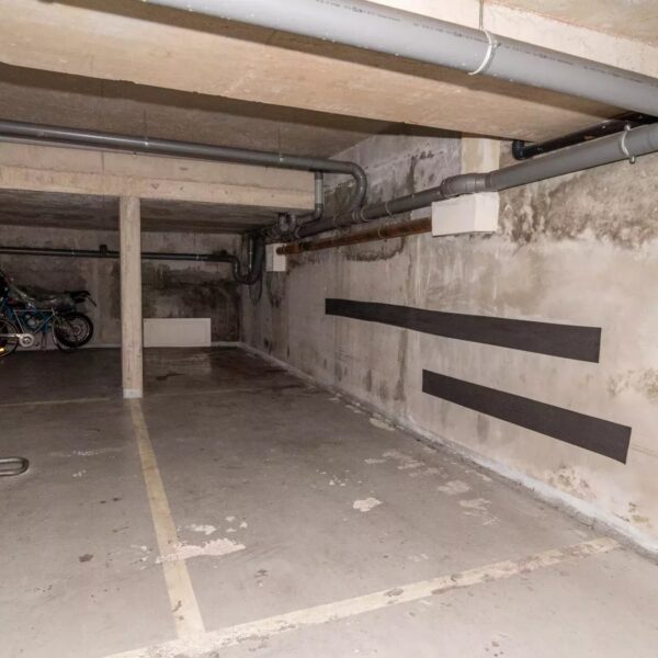 Apartment Cannes Centre : 1-bedroom, balcony, residential parking