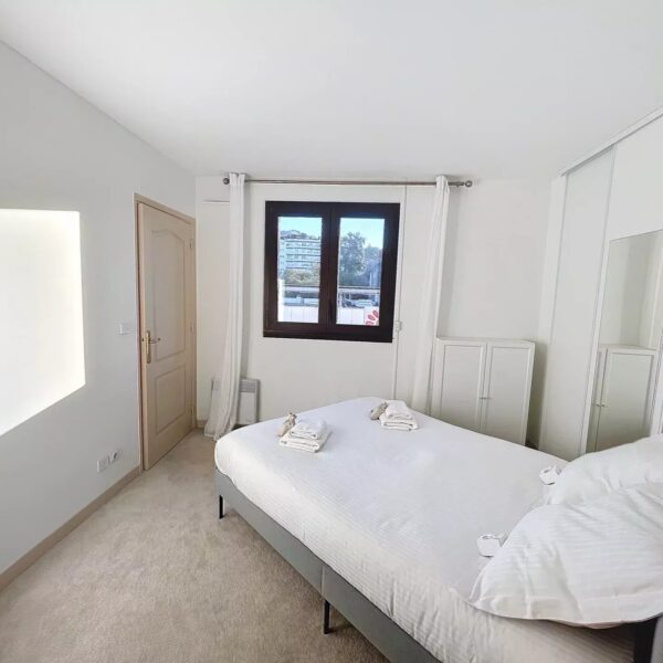 Apartment Cannes Centre : 1-bedroom, balcony, residential parking