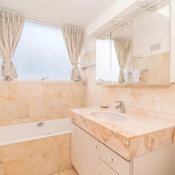 Appartement Cannes Croix des Gardes : splendide 2 pièces, résidence avec piscine, tennis, parc arboré