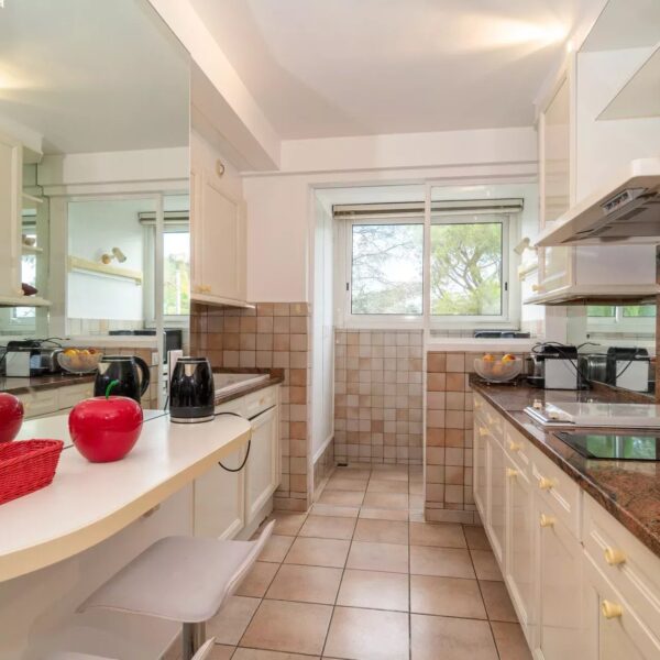 Apartment Cannes Croix des Gardes : splendid 1-bedroom apartment, residence with swimming pool, tennis court, wooded park