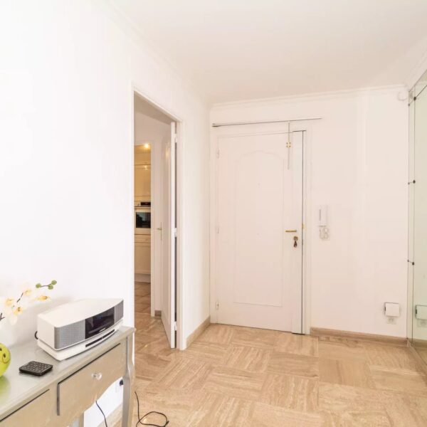 Apartment Cannes Croix des Gardes : splendid 1-bedroom apartment, residence with swimming pool, tennis court, wooded park