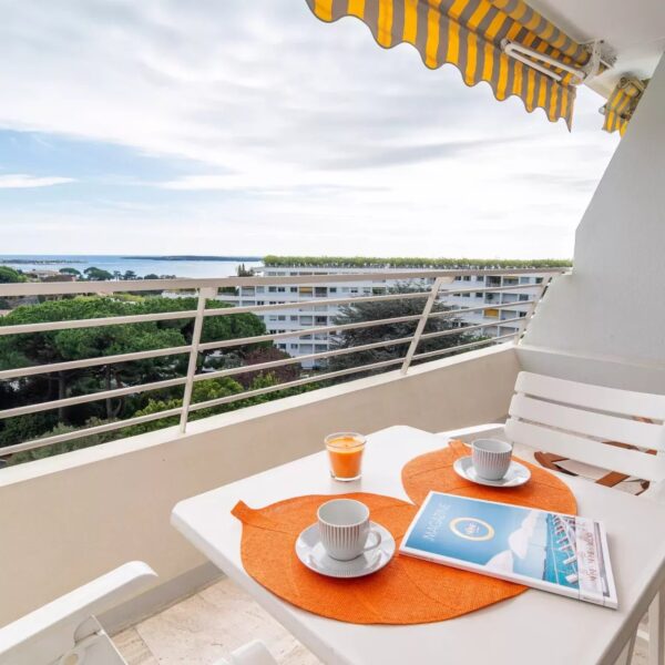 Apartment Cannes Croix des Gardes : splendid 1-bedroom apartment, residence with swimming pool, tennis court, wooded park