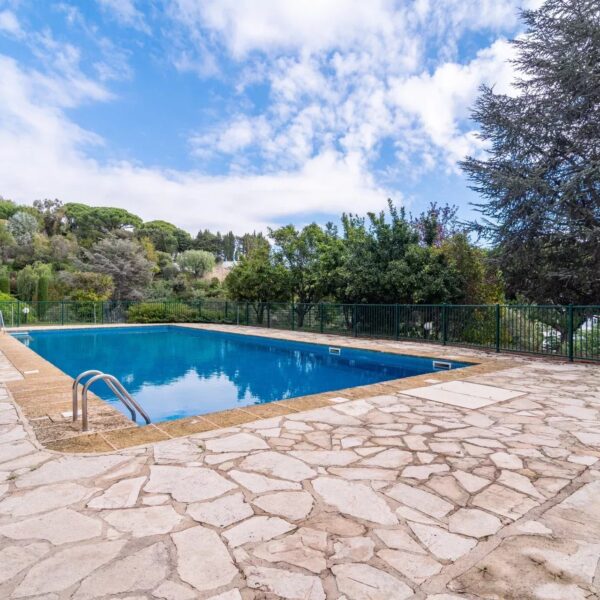 Appartement Cannes Croix des Gardes : splendide 2 pièces, résidence avec piscine, tennis, parc arboré