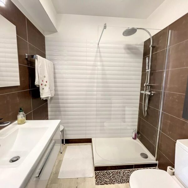 Studio Cannes Croisette: large studio with balcony, high floor