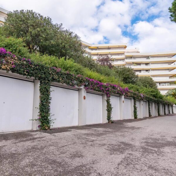 Appartement Cannes Croix des Gardes : splendide 2 pièces, résidence avec piscine, tennis, parc arboré