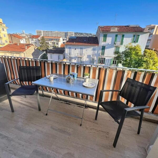 Studio Cannes Croisette: large studio with balcony, high floor